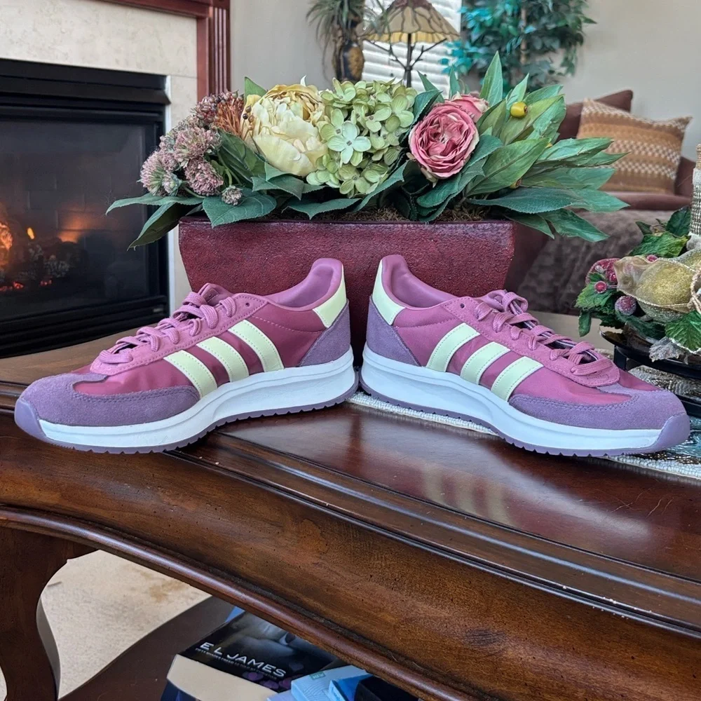 Brand New Adidas Run 70s 2.0 Lace Up Sneakers Retro Cloudfoam Cushioned Vintage
